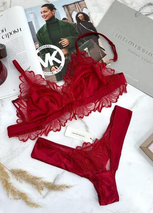 Соблазнительный атласный комплект от intimissimi