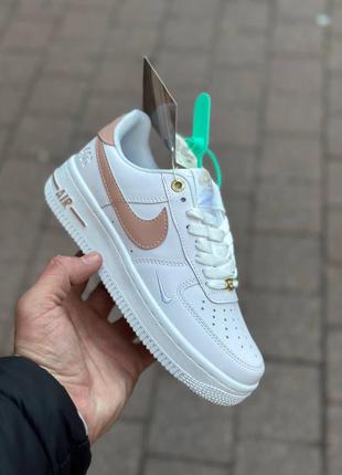 Жіночі білі кросівки nike air force