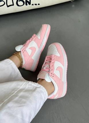 Жіночі кросівки рожеві з білим nike sb dunk low2 фото