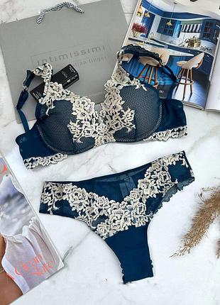 Красивий бюстгальтер  intimissimi з пушап