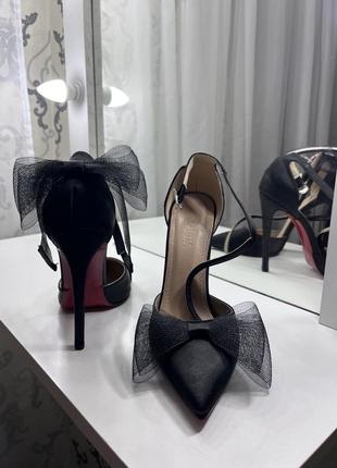 Туфлі, босоніжки