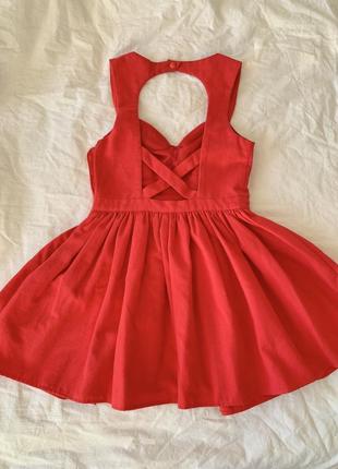 Красное платье красивого фасона с открытой спинкой topshop