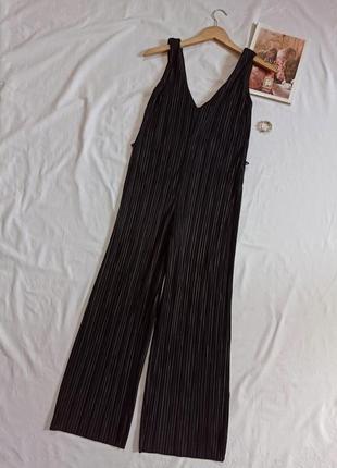 Черный плиссированный комбинезон с открытой спиной/с прямыми брюками4 фото