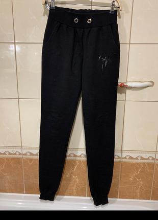 Прогулочный костюм кофта , штаны на резинке