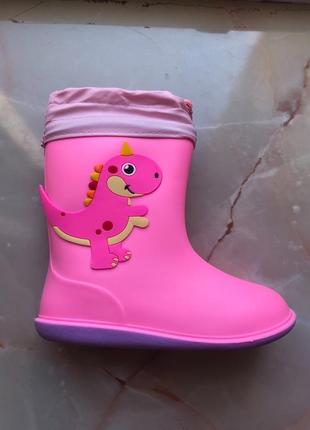 Дитячі чоботи з динозавром для дівчинки рожеві вставка у чобіток8 фото