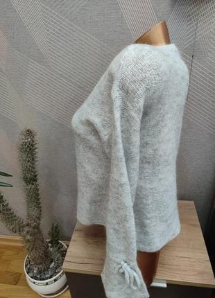 Красивый свитер с вышивкой5 фото