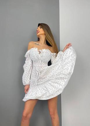 Платье мини с длинными рукавами приталенное с обильной юбкой платье короткая с цветочным принтом стильная базовая белая10 фото