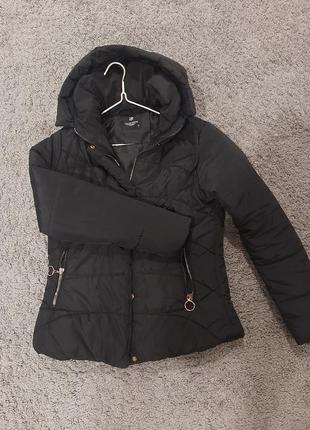 Куртка жіноча, чорного кольору, зимово весняна