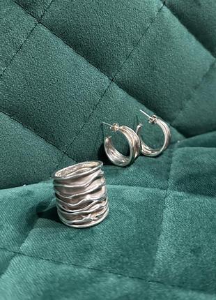 Срібний комплект сережки кільця та кільце з імітацією хвилі
