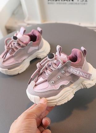 Стильні кросівки