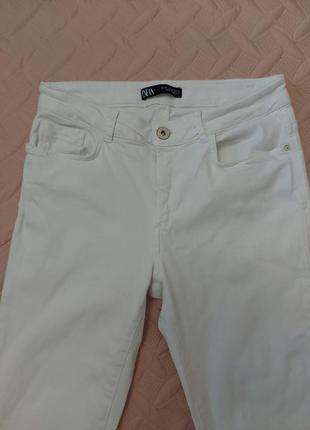 Белые джинсы стрейчевые zara для девочки / подростка9 фото