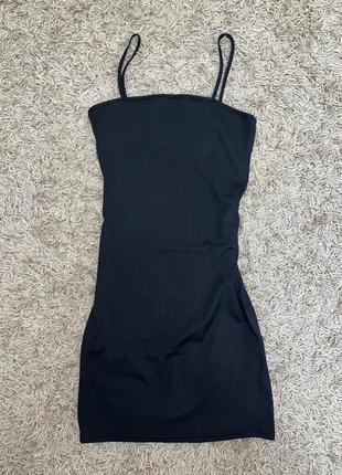 Обтягивающие черное платье в рубчик4 фото