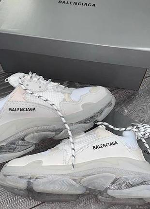 Кроссовки balenciaga triple s clear sole beige