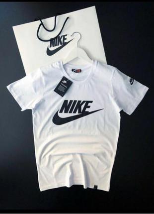 Чоловічі футболки nike