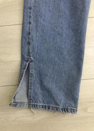Актуальные рваные джинсы высокой посадки с разрезами4 фото