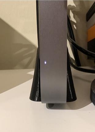 Вертикальна минималистичная підставка для apple mac mini