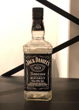 Порожня скляна пляшка «jack daniels old no 7 whiskey “