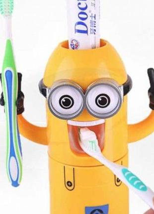 Дозатор зубной пасты детский миньон3 фото