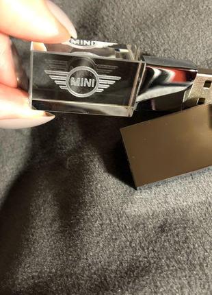 Флешка міні купер usb накопичувач mini cooper 32gb світиться