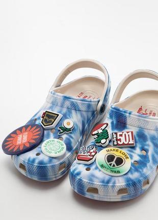 Клоги levi's x crocs classic ro clog stucco !3 фото