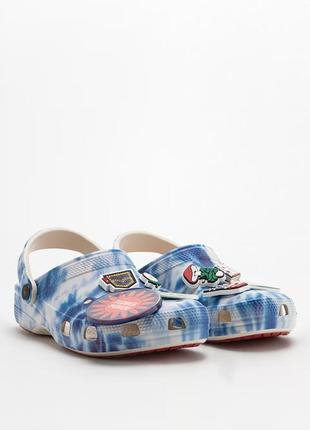 Клоги levi's x crocs classic ro clog stucco !1 фото