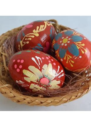 Пасхальные яйца 3 штуки в плетенной корзинке1 фото