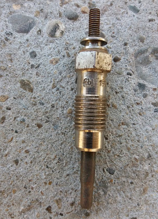 Свічка накалу 11.5 v . форд курєр 1.8 д.