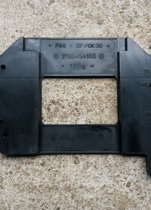 Рамка блока управління мерседес 210 .