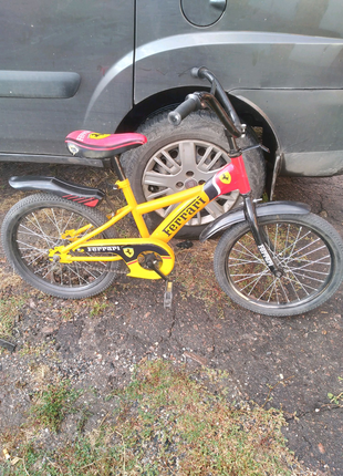 Велосипед ferrari дитячий 6-8 років.