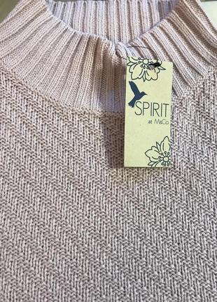 Очень красивый и стильный брендовый тёплый вязаный свитер.