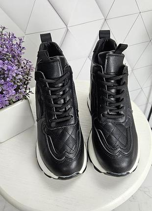 Сникерсы кроссовки на танкетке с платформой черные демисезон