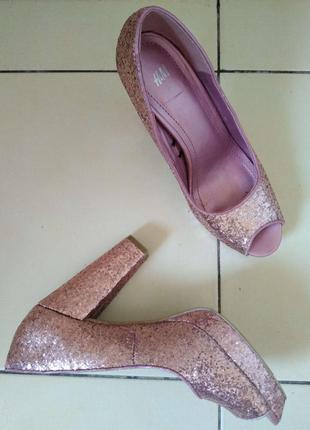 Ошатні нові туфлі 38 р-ра