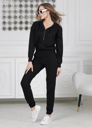 Стильний костюмчик на блискавці.