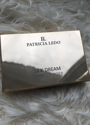 Patricia ledo silk dream  компактна пудра для обличчя з дзеркалом і губкою спонжем тон 02 2 і 03 32 фото