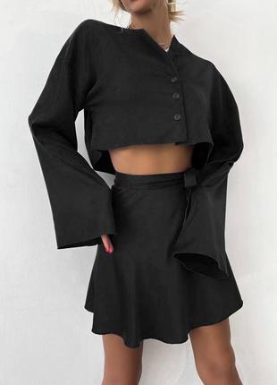 Шовковий чорний костюм спідниця на запах та укорочена блузка