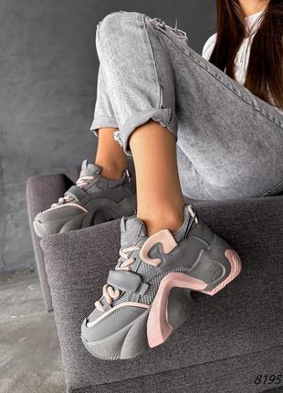 Женские трендовые кроссовки на высокой подошве серые, кроссовки на модной подошве женские серый с розовым3 фото
