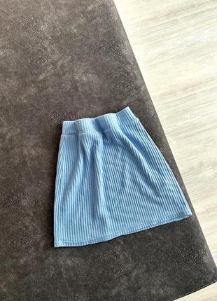 Голубая юбка мини в рубчик1 фото