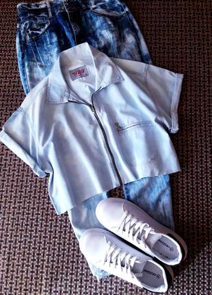 Укороченный джинсовый кроп топ/рубашка варёнка на змейке tello collection oversize.1 фото