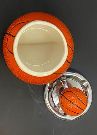 Пепельница с крышкой керамическая "баскетбольный мяч" (13,5х9,5х9,5 см)3 фото