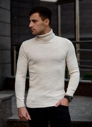 Бежевий светр, гольф