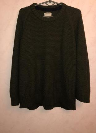 Тёплый свитер оливкового цвета1 фото