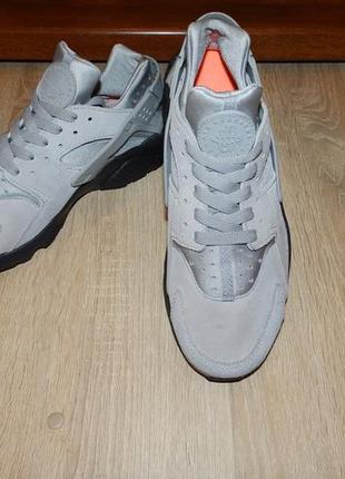 Кросівки nike air huarache run trainers in grey 852628-003