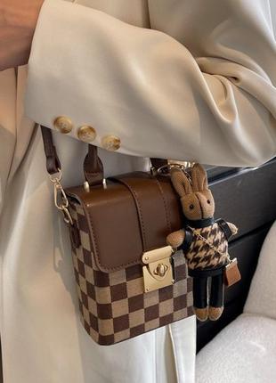 Женская мини сумочка клатч с брелком зайцом, маленькая сумка на плечо с зайчиком кроликом "kg"4 фото