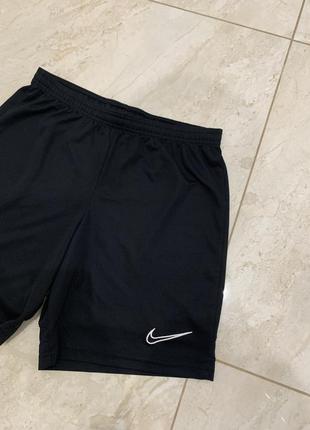 Спортивные шорты nike черные базовые3 фото