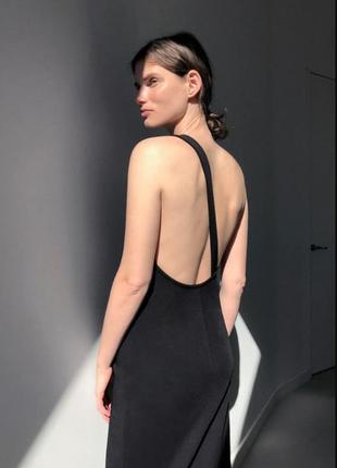 Платье zara открытая спина со шлейкой по косой черное2 фото