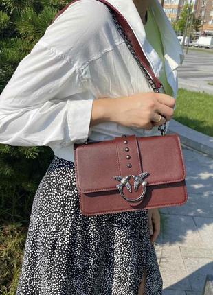 Жіноча сумочка кланч у стилі pinko з пташками. маленька сумка на ланцюжці пінко пташатки бордова зелена "kg"2 фото