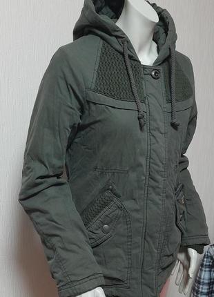 Практична курточка/параса кольору хакі з капюшоном популярного бренда khujo3 фото