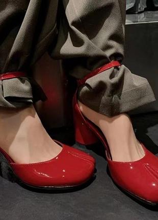 Яскраві червоні лакові туфлі босоніжки3 фото