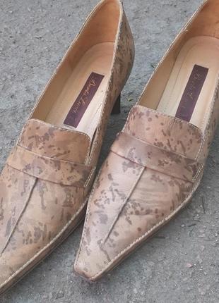 Шкіряні туфлі італія