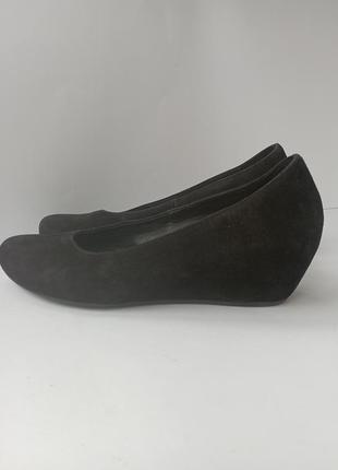 Черные замшевые туфли на танкетке от hogl5 фото